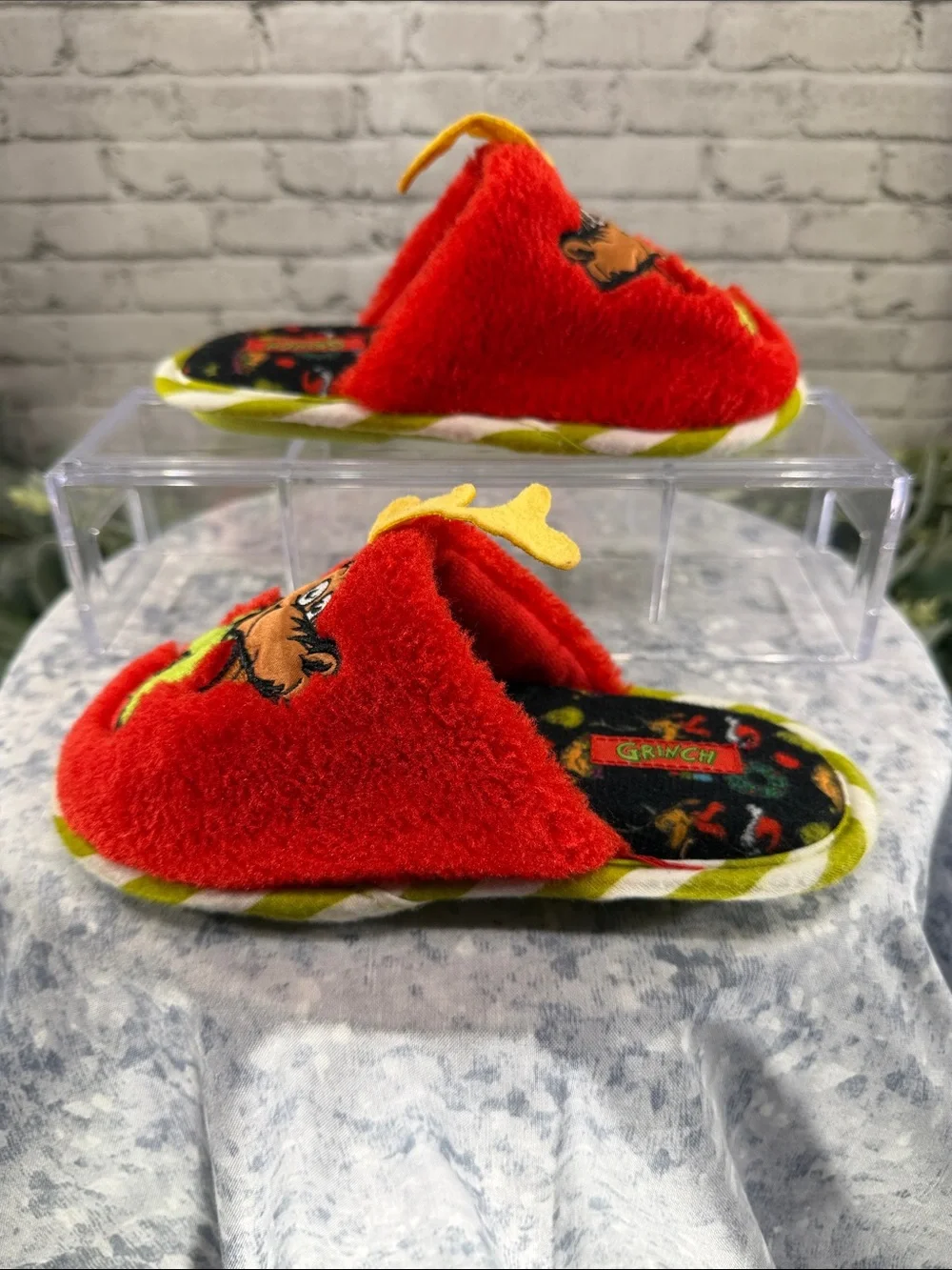 GRINCH “Max the Dog” Red Fuzzy 3D Character Slipper Slides Boys Size 9/10 ❤️